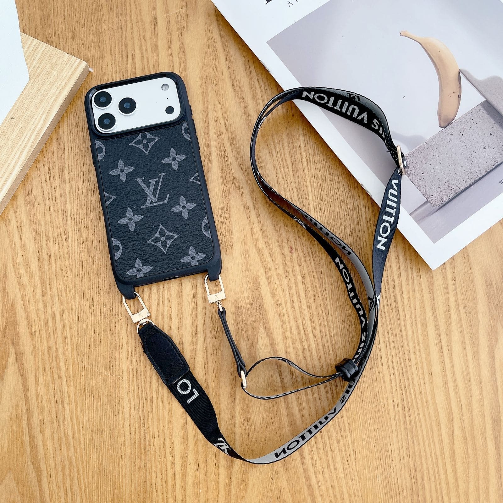 LV-Funda-Negra-Iphone