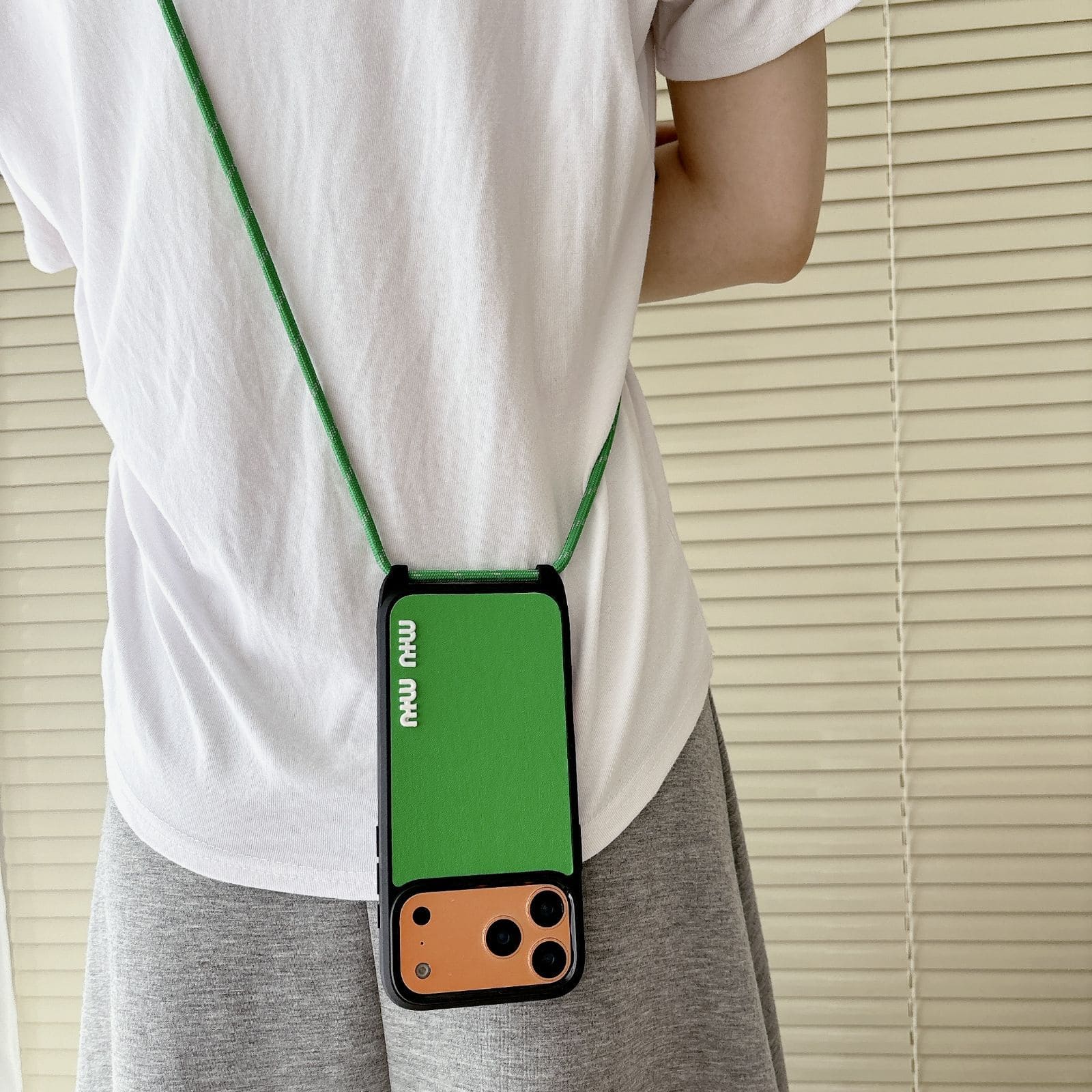 funda-elegante-miumiu-iPhone