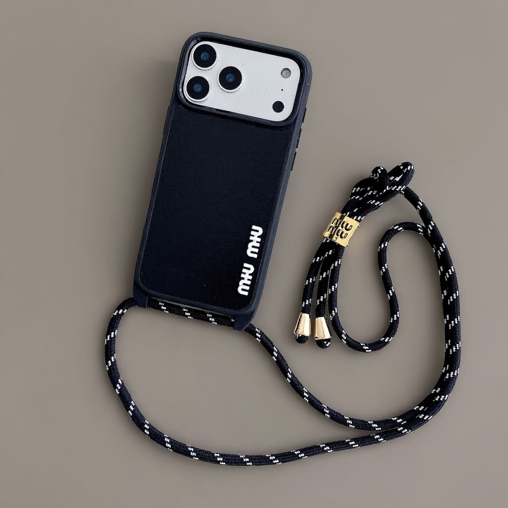 funda-negra-iphone-miumiu-elegante
